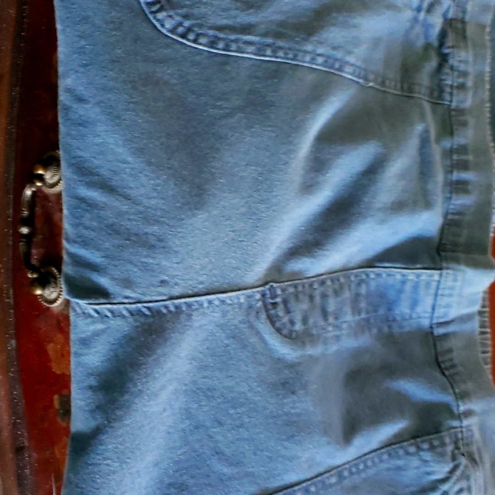 Elastic waist denim jeans.